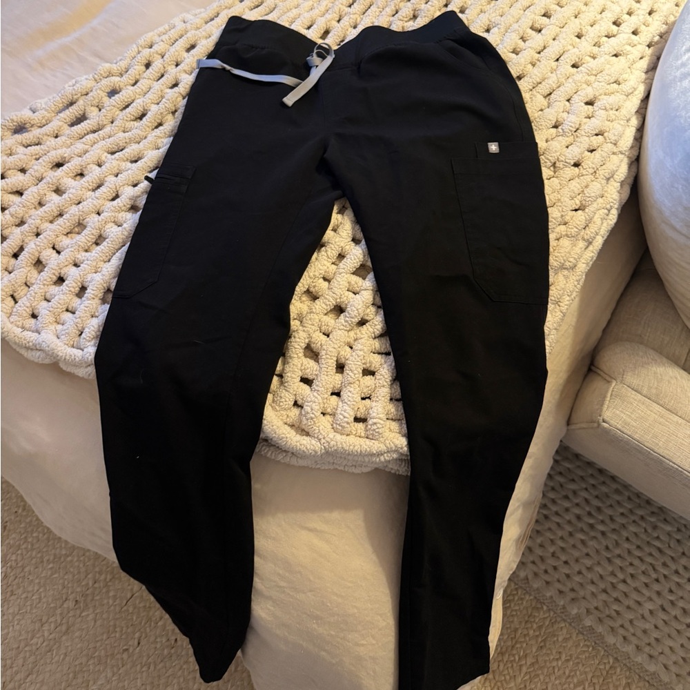 FIGS YOLA Scrub size small